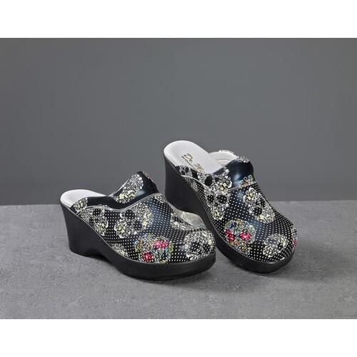 Northeaster Global Sabo Toe Skull And Crossbones Pattern Slippers