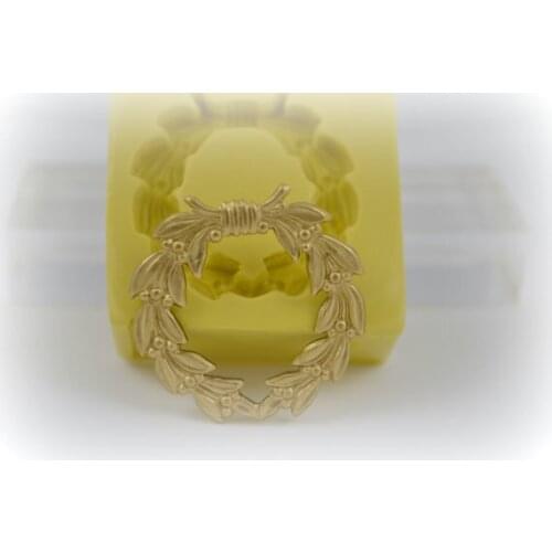 Silicone Mold Fondant Mould Laurel Wreath and Berries Small Silicne Rubber Flexible Food Safe Mold for Cake Decorations PRZY 001