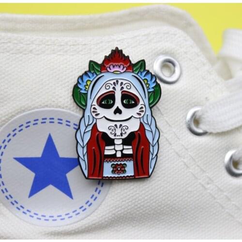 Beijing opera Facebook Enamel Brooch Old lady with white hair Creative Lapel Pin Backpack jackets shirt badge friends Gifts