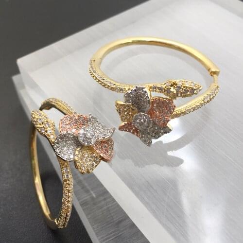 Lanyika Fashion Jewelry Five grass Delicate Big Ear Loops Micro Plated Wedding Banquet Earrings nobility Bridal Daily Best Gift