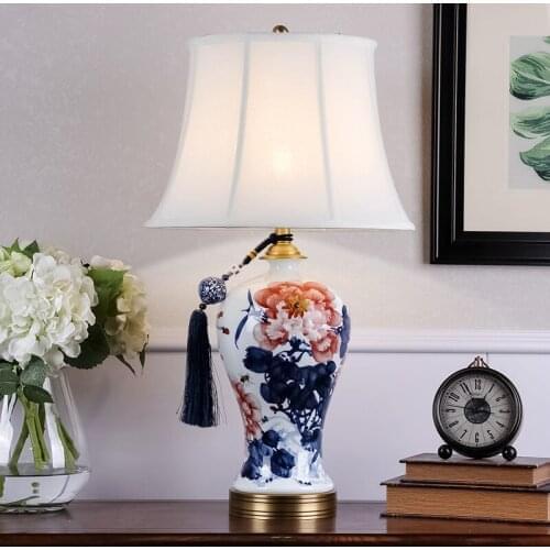 Jingdehzhen Hand-Painted The flowers Are In full Bloom Luxurious Table Lamp For Collection