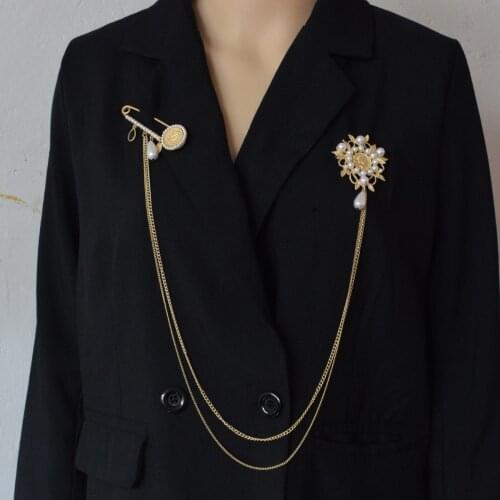 Vintage Pin Large Brooches for Men Women Jewelry Palace Embossed Long Tassel Chain Pearl Coin Corsage Fashion Hiphop Accessories