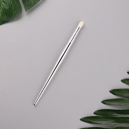 It Cosmetic Tip Eyeshadow Brush Silver Chromed Synthetic Tapered Precision Eye Smudger Makeup Brush