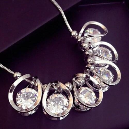 Luxury Bright Crystal Rhinestone Short Paragraph Clavicle Chain Accessories Womens Clothing Jewelry Pendant Necklace