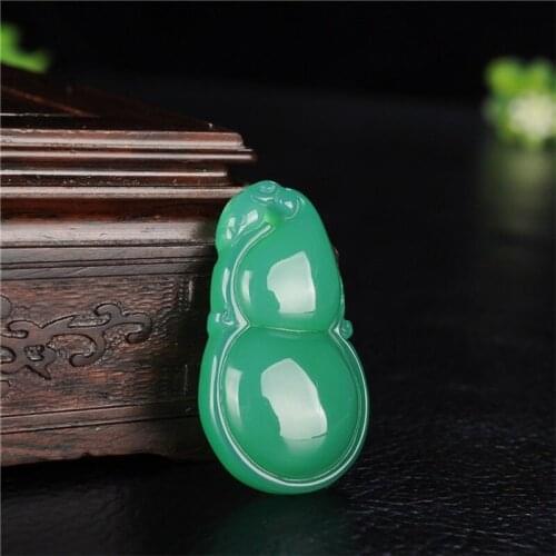 Chinese Natural Green Chalcedony Hand Carved Lentil Pendant Fashion Boutique Jewelry Mens and Womens Agate Necklace Gift