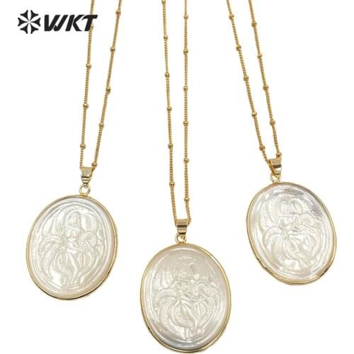 WT-JN144 Fashion gold plated The Beauty Girl handmade carve Big Mother of Pearl pendant necklace gold bezel white shell necklace