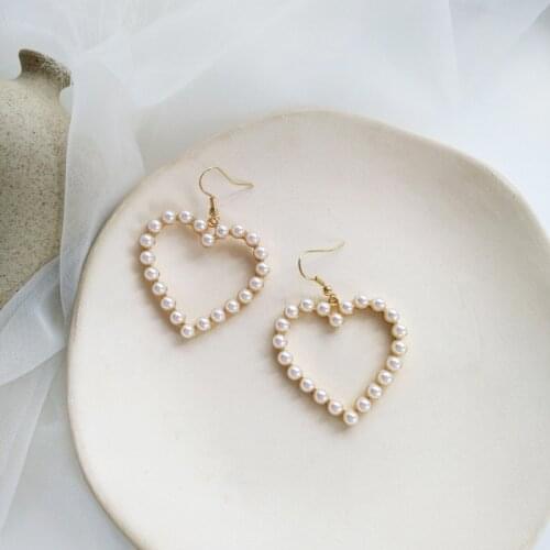 Sweet Design Dangle Earrings Golden Plating Small White Simulated Pearl Heart Drop Earrings Female Jewelry Party Wedding Gifts