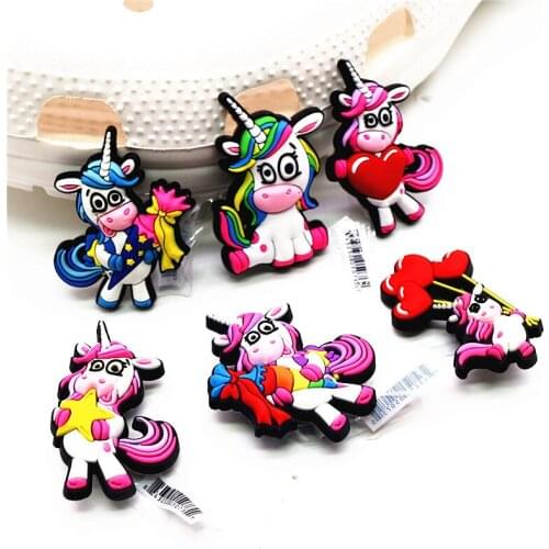 Luxury Novely White Horse Shoe Charms Designer Cute Unicorn Pegasus PVC Shoe Buckle Decorations Fit Croc JIBZ Kids Gifts F30AL