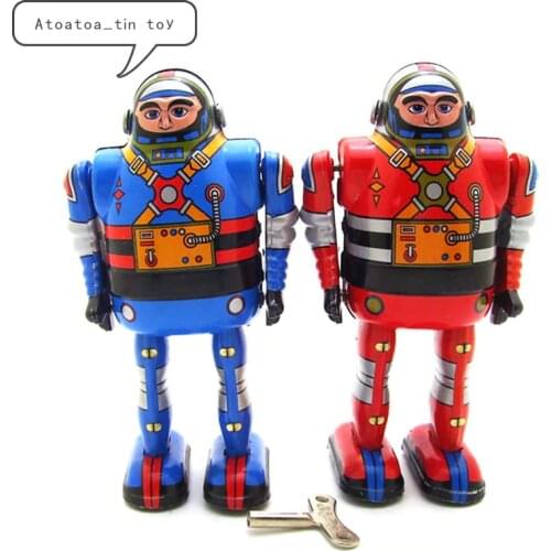 Vintage Retro astronaut robot Tin toys Classic Clockwork Wind Up astronaut robot Tin Toy For Adult Kids Collectible Gift