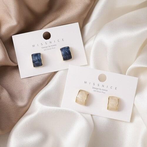 Korean Style Retro Fashion Sense Enamel Earrings Temperament Simple Artistic Sense Small Girl Arc Earrings