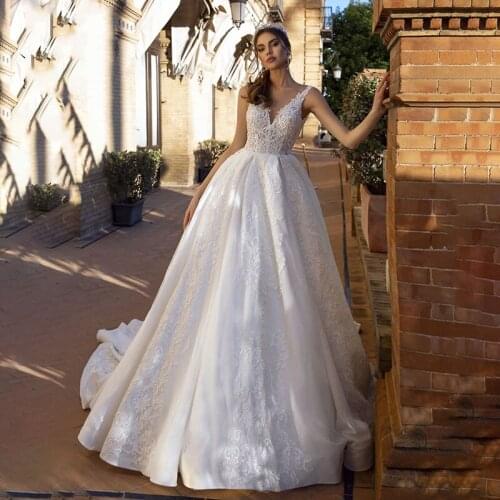2020 Elegant White V-Neck Ball Gown Wedding Dresses Court Train Appliques Backless Bridal Gowns Vestido De Noiva
