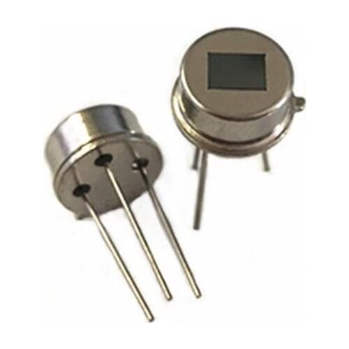 Small window pyroelectric infrared sensor
