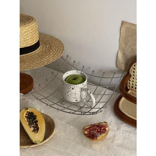 French Retro Metal Mesh Tray Hollowed Out Fruit Tray Shop Decoration Plate Room Simple And Unique Creative Style Retro Basket