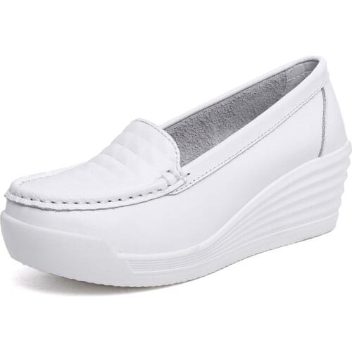 Women White Platform Shoes Designer Slip on Vulcanize Shoes Breathable Lady Walking Footwear Nurse Work Wedge Leather Loafersjk9