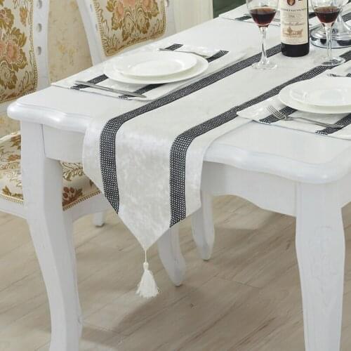 Modern Luxury European Style 2 Row Drill Stripe Table Flag, High-grade Bed End Velvet Light Luxury Dining Pad