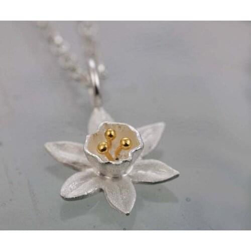 2021 Wholesale Fashionable and Elegant Daffodil Two-color Clavicle Chain for Women Engagement Wedding Fashion Jewelry