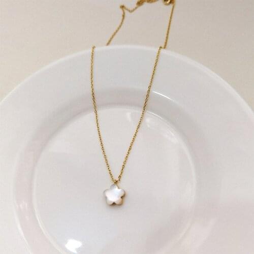 Natural Fresh Water Shell Flowers Choker Necklace W/14K Gold Real Brass Chain for Women Lady Party Wedding Jewellery 2021 Gift