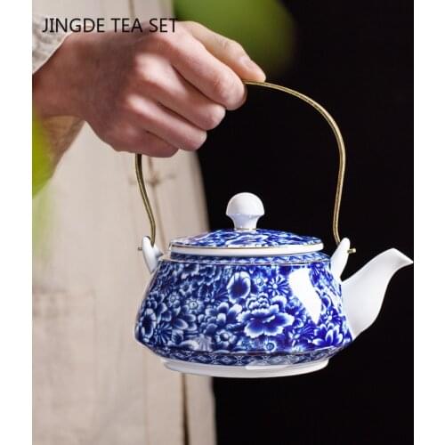 Chinese Exquisite Blue and White Porcelain Teapots Handmade Ceramic Kettle Tea Set Home Filter Tea Pot Tie Guanyin Puer 620ml