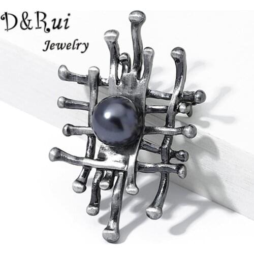 Vintage Geometric Brooches Pins for Women Trendy Enamel Pearl Banquet Clothes Accessories Lady Brooch Pin Badges New Year Gifts