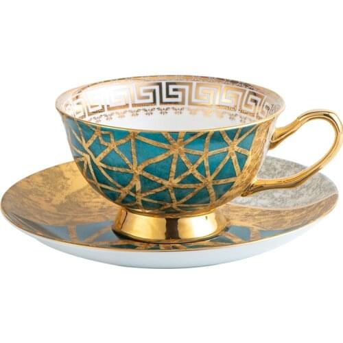 European Luxury Tea Cup Set Gold Rim Royal Bone China Espresso Sups Cup and Saucer Set Stand Tazzine Caffe Wedding Cup AC50BD