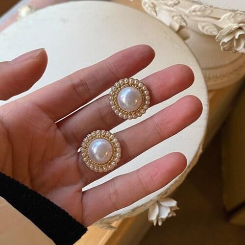 Korean Design Elegant Round Simulated Pearl Stud Earrings Luxury Baroque Pearl Ear Earring for Women Jewelry Wholesale