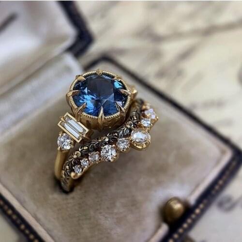 2 Pcs/set Women Luxury Square Cut Crown Ring Rhinestone Inlaid Ring Exquisite Bridal Engagement Wedding Ring Set Party Jewelry