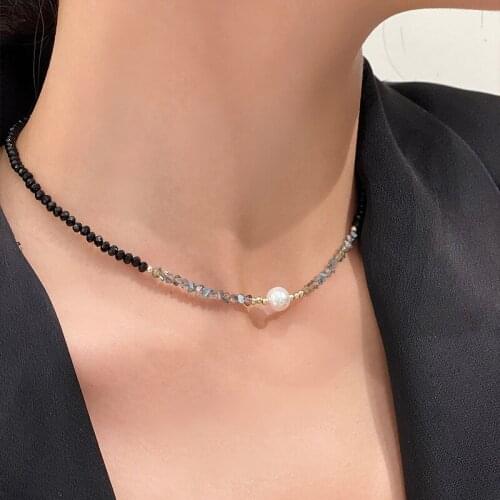 2021 New Vintage Black Color Crystal Elegant Pearl Choker Necklace for Women Simple Fashion Geometric Clavicle Necklace Jewelry