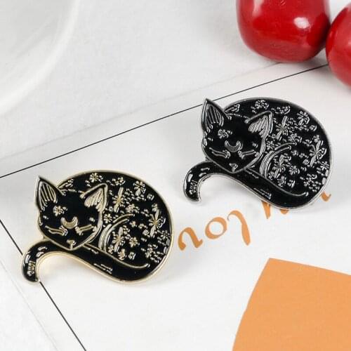 Japan And Korea Black Sleeping Lazy Cat Long Tail Pins Brooches For Women Floret Pattern Enamel Pins Clothing Accessories