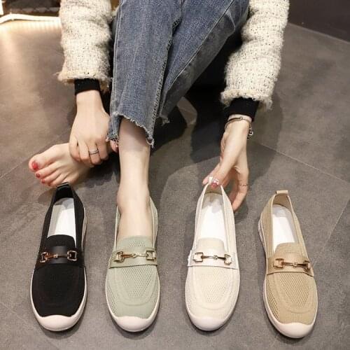 2021 spring and autumn new knitted breathable Korean version comfortable flying woven Doudou shoes and one foot work shoes