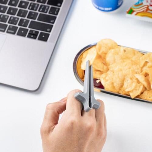 1Pc Hands-free Chopstick Easy to Use Plastic Multifunctional Snack Clip Convenient Tong for Gaming