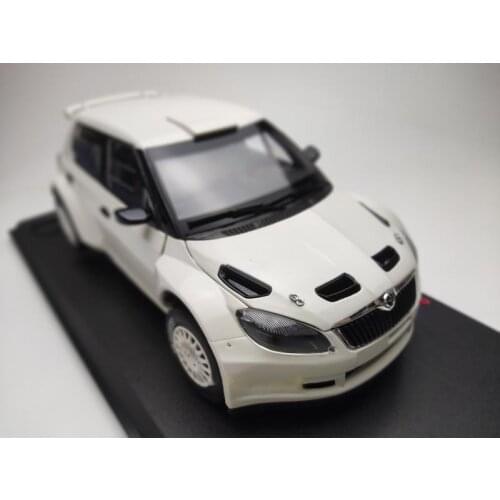 Diecast 1/18 SKODA SUPER 2000 Alloy Car Model Metal Collection Souvenir Ornaments Display Vehicle Boy Toy Gift Decoration