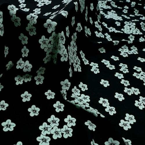 1 Meter x 1.14 Meter Small Plum Blossom Digital Printing Crepe De Chine Dress Vertical Shirt Silk Fabric