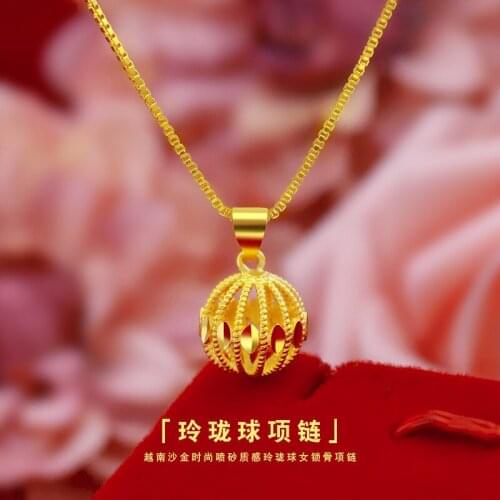 Simple Fashion 18K Gold Necklace Womens Wedding Jewelry Charms Hollow Ball Pendant with Chain for Girlfriend Birthday Gifts