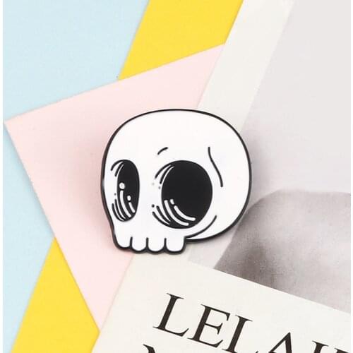 Skull Enamel Pins Punk White Skeleton Head Badge Brooch Womn Men Lapel Pin Denim Jeans Shirt Bag Gothic Jewelry Gift for Friends