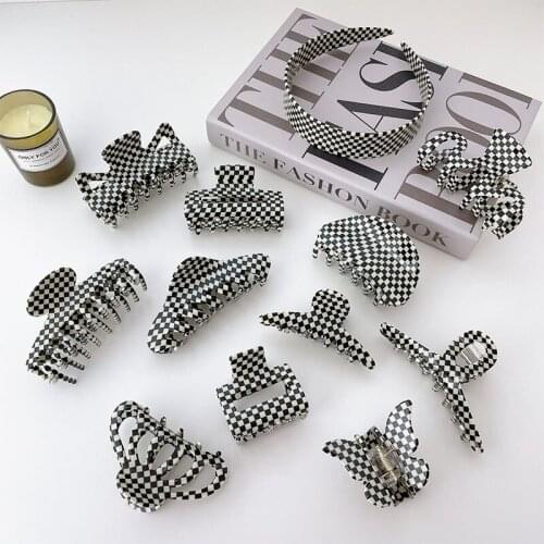 2021 Hot Selling Fashion Acrylic Women Hair Clips Hair Accessories Headband Black White Checkered Pattern Hair Claw