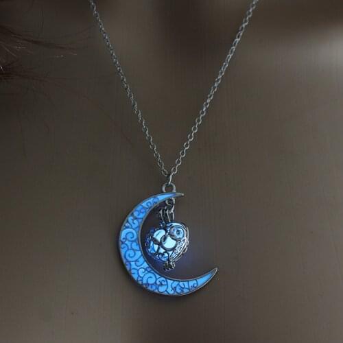 3 Colors Glow in the Dark Moon Heart Necklace with Silver Color Crescent Moon Shaped Glowing Luminous Pendant Necklace for Women