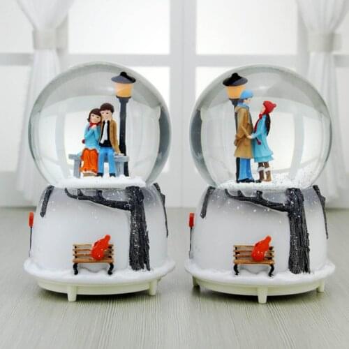 Creative Automatic Snowflake Spraying Sky City Music Box Go Left Go Right Couple Crystal Ball Decoration Valentines Day Gift