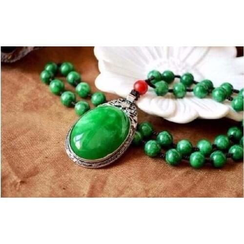 Natural Green Womens Pendant Hand Carved Necklace for Women Men Fashion Accessories with Chain Jewelry