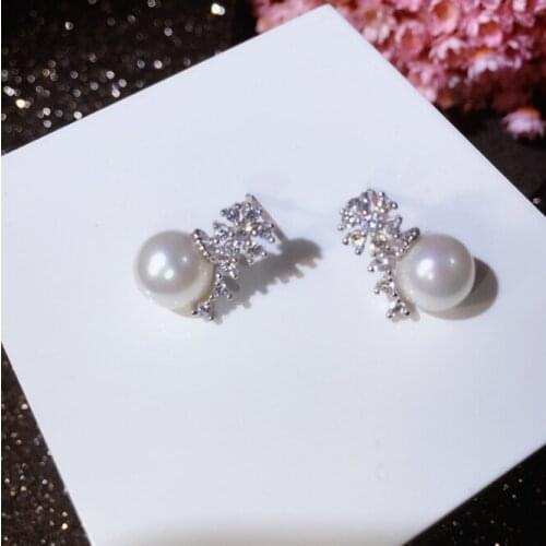 Best Price S925 Silver Pin Luxury Freshwater Natural Pearl Stud Earrings Romantic Elegant Flowers Charms Earrings Women Wedding