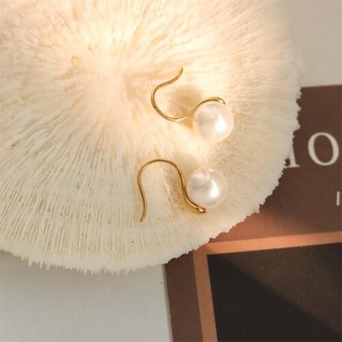 2021 Fashion Stainless Steel Vintage Elegant Round Pearl Stud Earring for Woman 18k Gold Plated Earring Accessory Never Fade