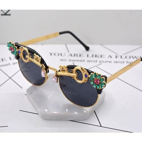 Crystal Rhinestone Baroque Sun glasses Women Brand Designer Summer Luxury Ladies Sunglasses for Summer Oculos De Sol Feminino