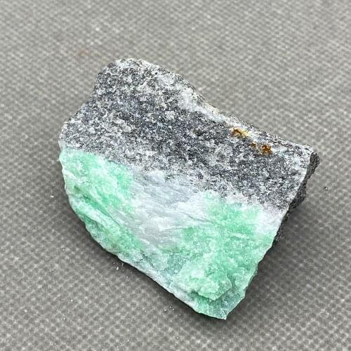 Natural verde esmeralda mineral gema-grau cristal espécimes pedras e cristais de quartzo cristais de china