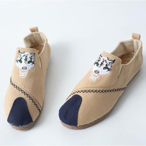 Men Women Linen Handmade Loafers Wolf Embroid Retro Kungfu Tai Chi Flats Rubber Sole Comfortable Footwear Slip-On Shoes