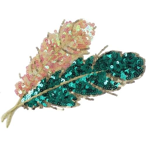 The factory sells the exquisite bead piece embroiders the leaf to glitter the cloth to stick the fashionable clothing patch to p