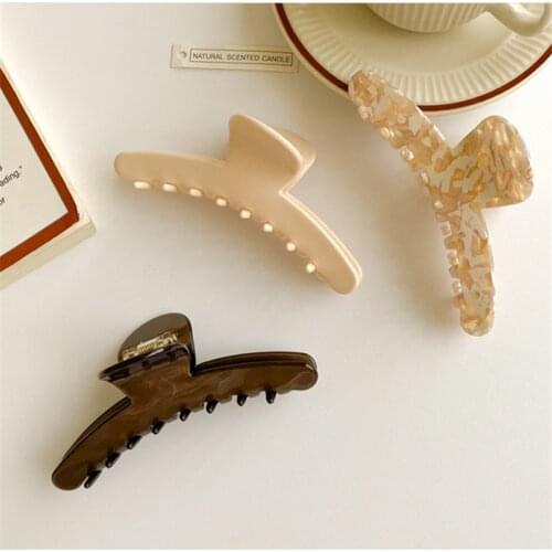 AOMU Korean Vintage Beige Brown Acrylic Hair Claw Romantic Sweet Irregular Geometric Smooth Hairpin for Women Party Accessories