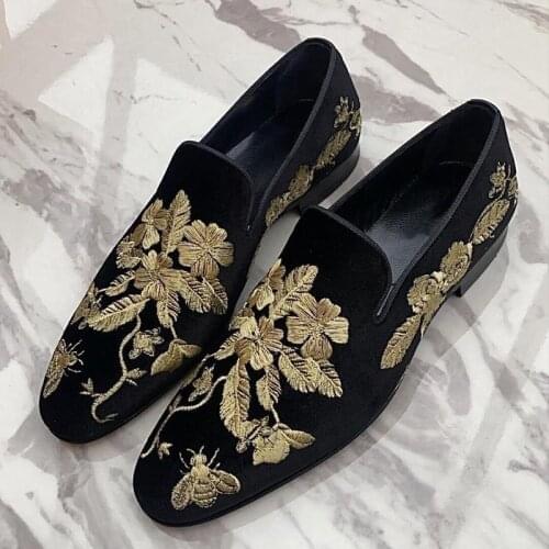 2021 Mens Shoes Fashion Trend Black Imitation Suede Gold Embroidery Flower High-end Temperament Business Casual Loafers KS049