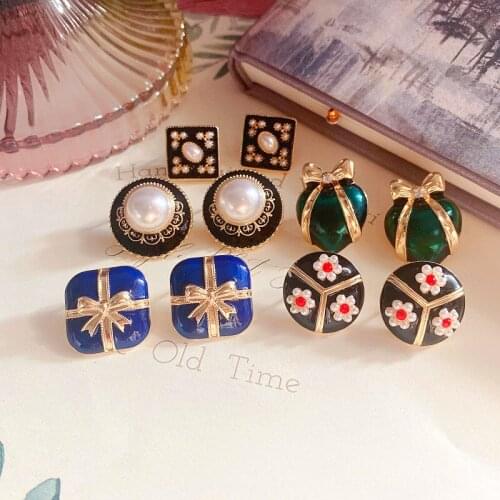 New wholesale retro court peach heart round classic temperament pearl oil dripping enamel 925 silver needle Earrings