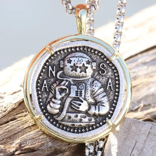 Astronaut Pendant Necklace Men Spaceman Meditation Trinket Universe Star Love Retro Novelty Outer Space Jewelry