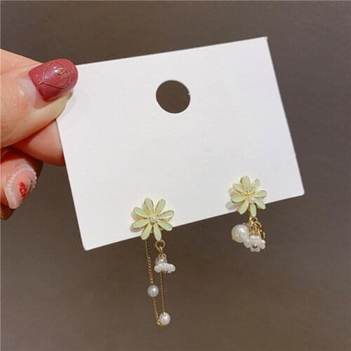 Womens Earring Fashionable Asymmetric Dangle Earrings Flower Pearl Earrings for Women Girl Jewelry Accessories for Women