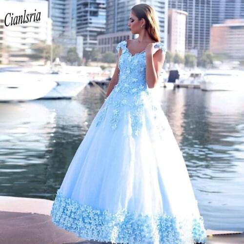 Light Blue V-Neck Cap Sleeves Ball Gown Quinceanera Dresses With Handmade Flowers Appliques Lace Sweet 16 Prom Party Dress